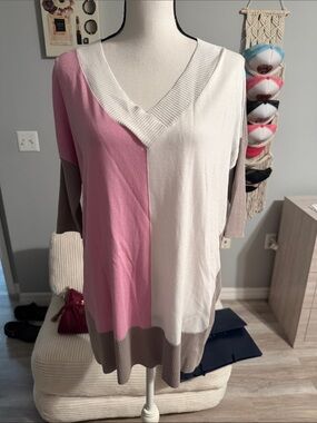 Planet by Lauren G v neck half sleeve sweater one size